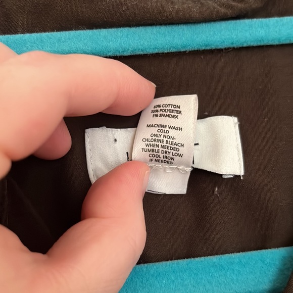 Brown button down sleeveless shirt - Picture 8 of 8